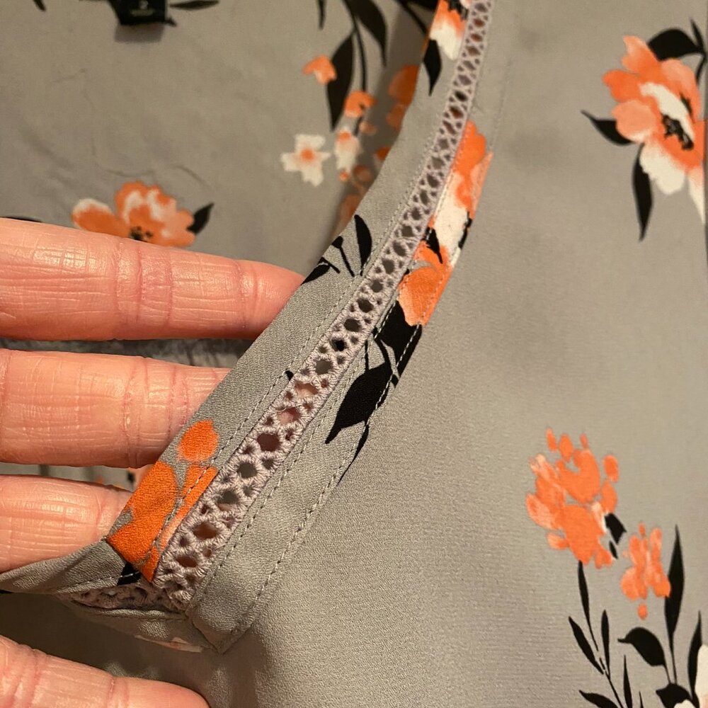 Torrid Sz 2X gray floral top - Picture 3 of 5